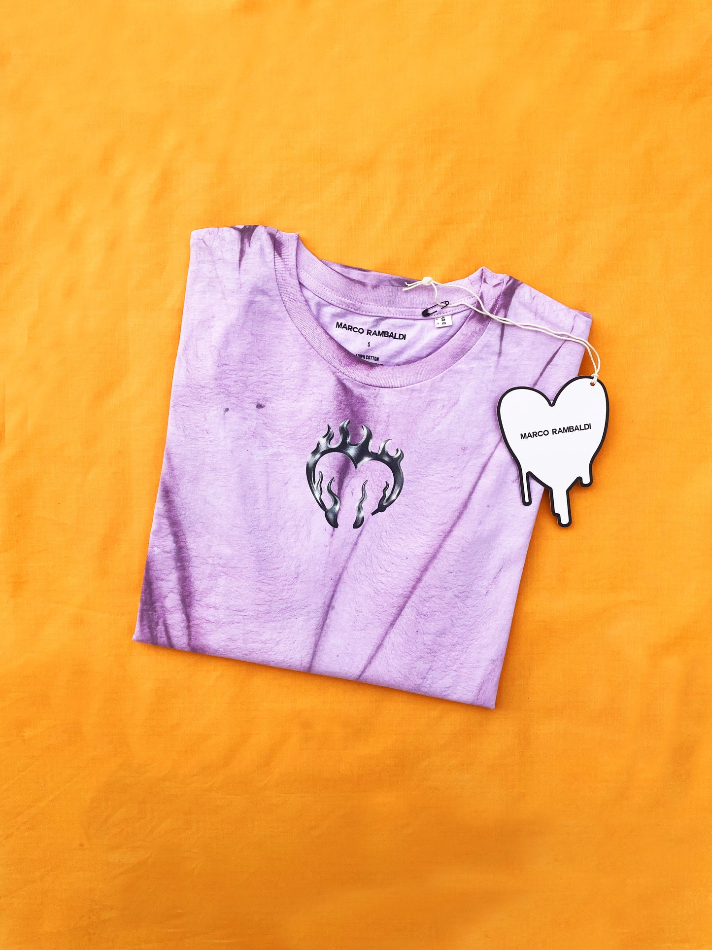 T-shirt "Cuore fiammante"